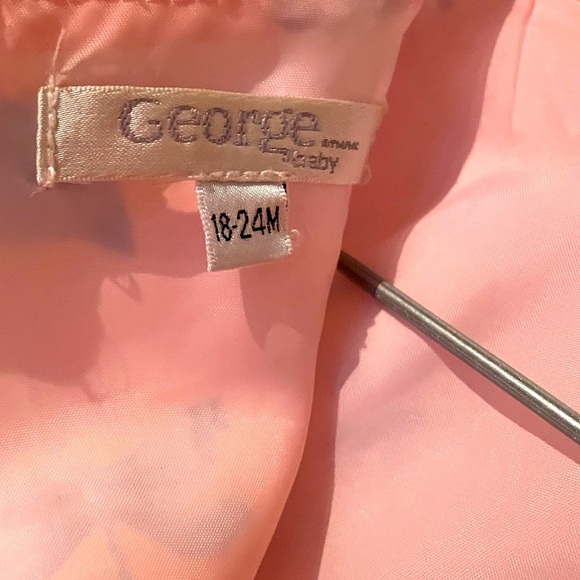 Toddler Girls Beautiful Butterfly Dress - Picture 4 of 5